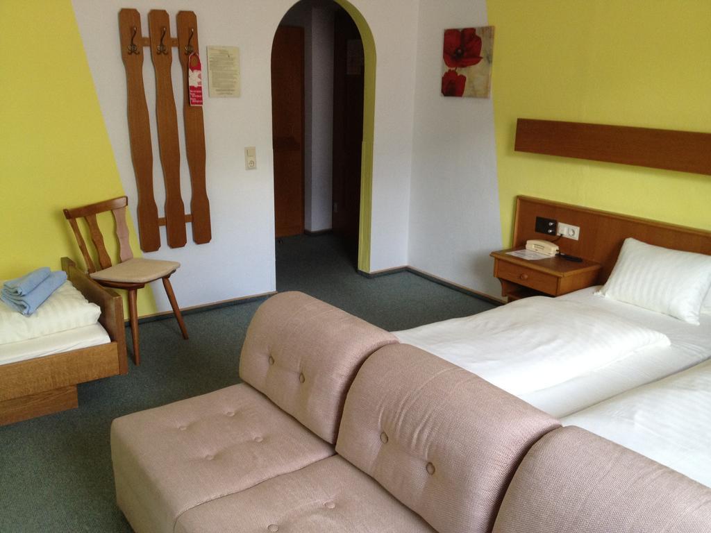 Hotel Schwarzer Adler Landeck Room photo